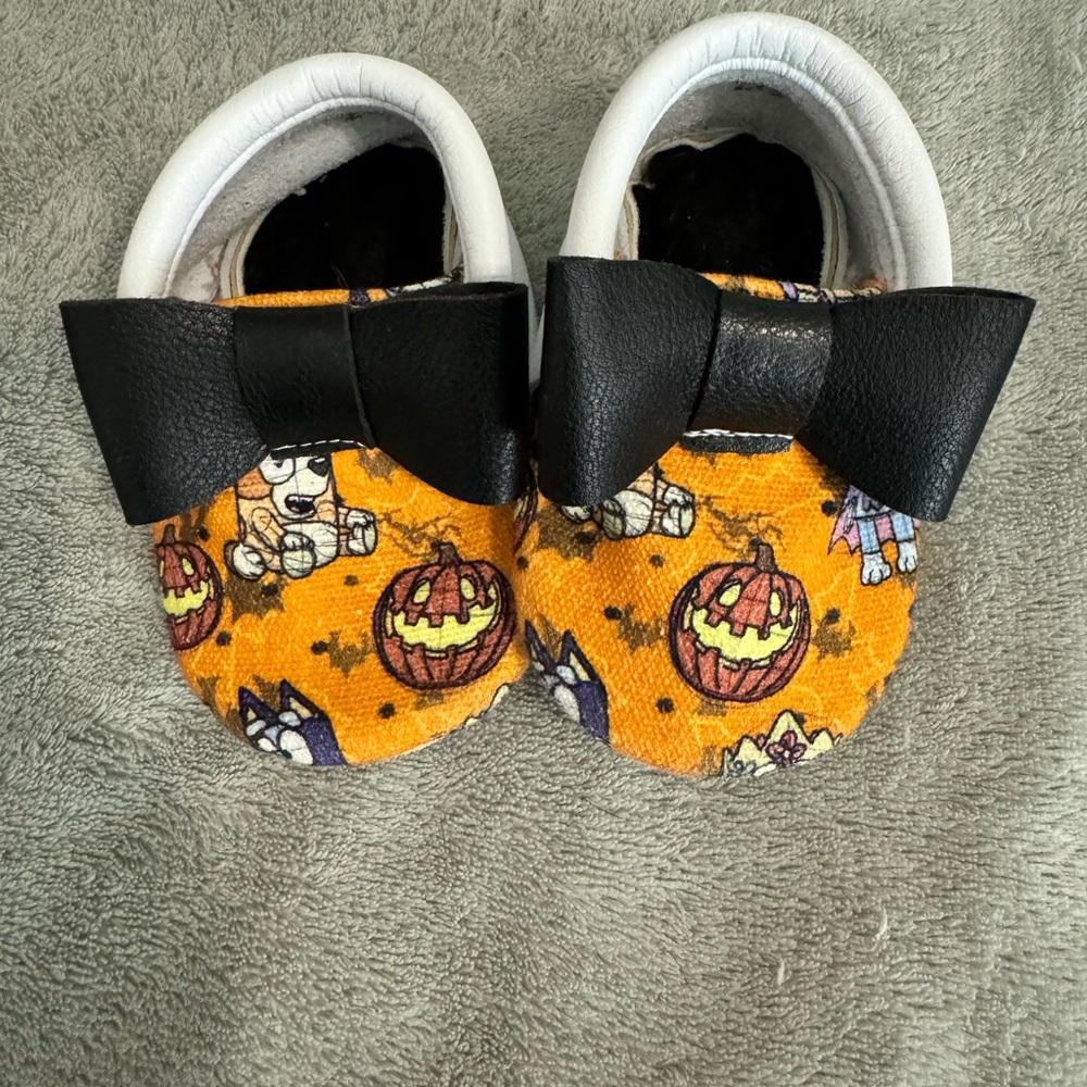 Size infant 2/3 Bluey Halloween leather bow moccasins by Texas Moccs